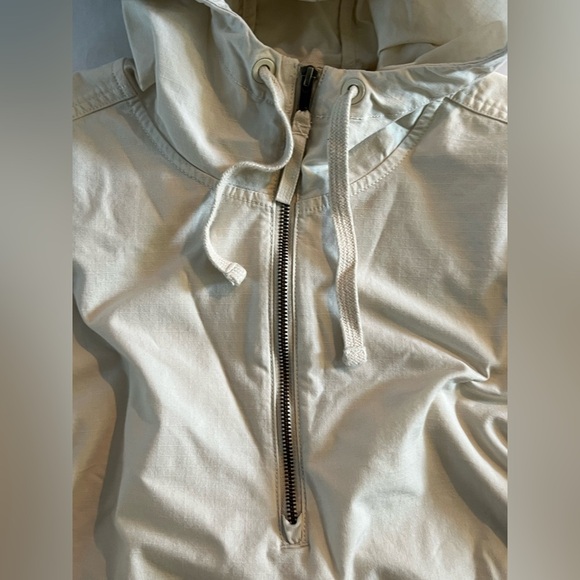 The North Face outdoors pullover with side zip - Picture 4 of 7